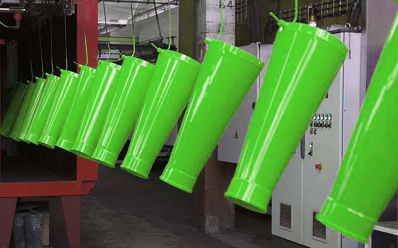 Le thermolaquage (Poudrage électrostatique) consiste à polariser négativement des particules de peinture en poudre(résine et pigments) dans un champ électrique pouvant atteindre 100 000 volts continus. POUDRE 100% EPOXY, POUDRE MIXTE EPOXY POLYESTER, POUDRE 100% POLYESTER. En savoir plus sur le thermolaquage...
